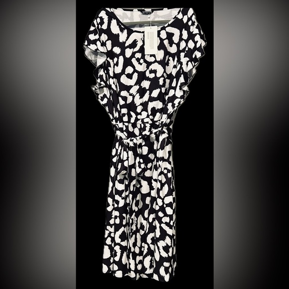 NWT BloomChic Black and White maxi dress Plus Size 28 Ruffle Sleeves - Picture 1 of 2